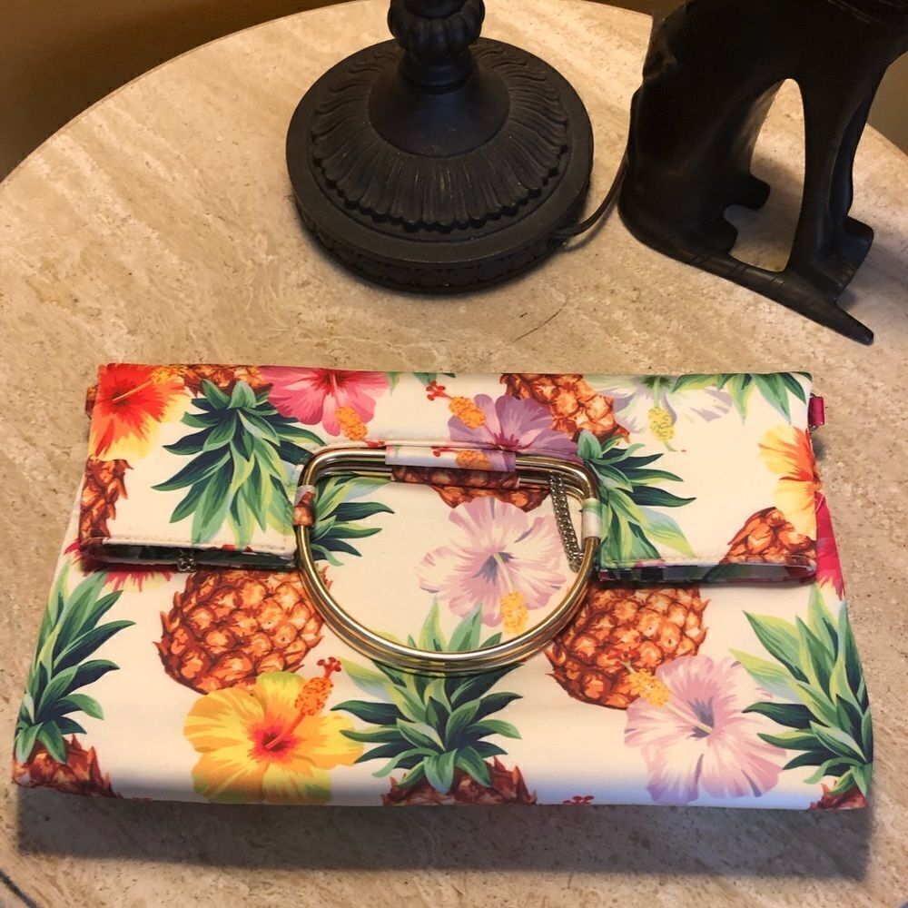 𝅺🌺host PICK🌺Floral/pineapple clutch/crossbody bag. NWOT